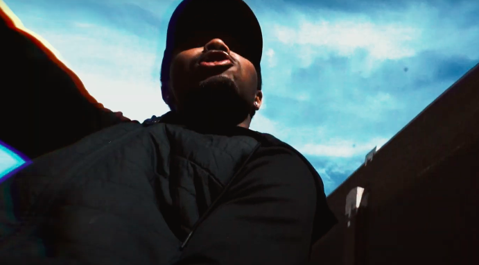 _flowsfordays's tweet photo. Chicago's Own @Loovy Enjoys Summertime Chi In Latest Music Video, 'I Do This' (directed by @rydervisuals) https://t.co/p8Hx3iaS42 https://t.co/8p8DI1fHbm