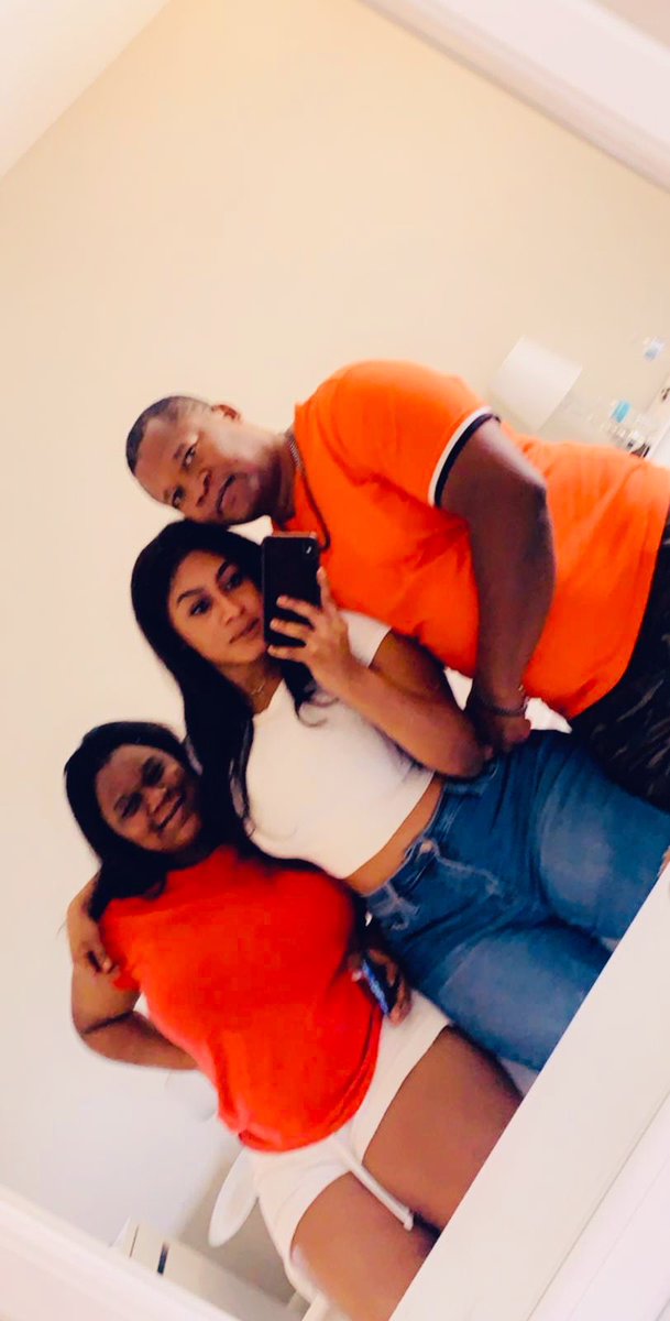 pbarreau1975's tweet photo. Am with my beautiful daughters https://t.co/OQakEMQel0