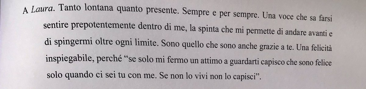 aleebigoni's tweet photo. Ieri mi sono laureata e la prima pagina della mia tesi è stata questa. ♥️ @LauraPausini poi naturalmente sei anche nei ringraziamenti https://t.co/N91voLtsVj