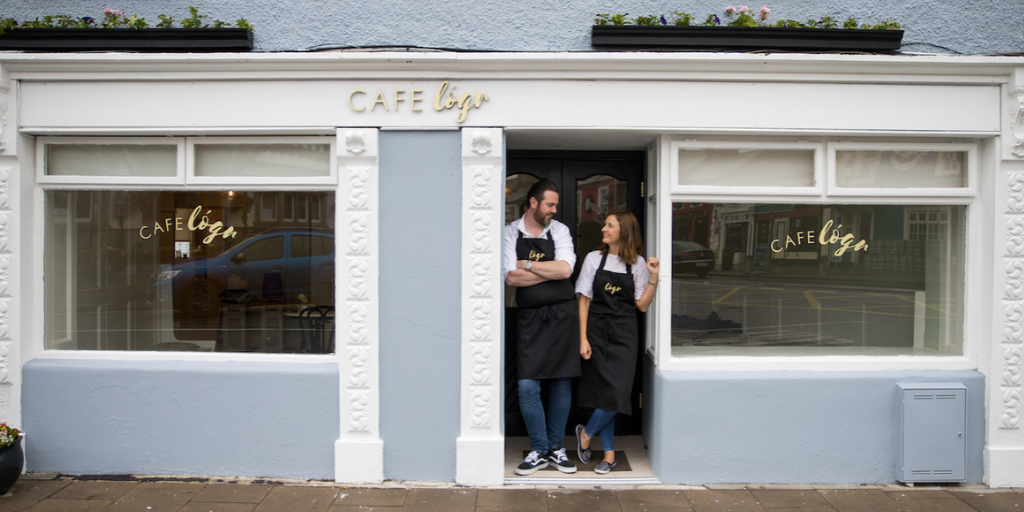 attyflinestate's tweet photo. Cafe Logr is the latest addition to the culinary scene in @AdareVillage
@DavidHayesChef & Petra Hayes are great supporters of local producers & we are delighted that they stock our #Attyflin Irish apple juice.
#LimerickEdgeEmbrace
#GrowPickPress
#ThisisIrishFood
#BudtoBottle https://t.co/NxAMKhVKXk