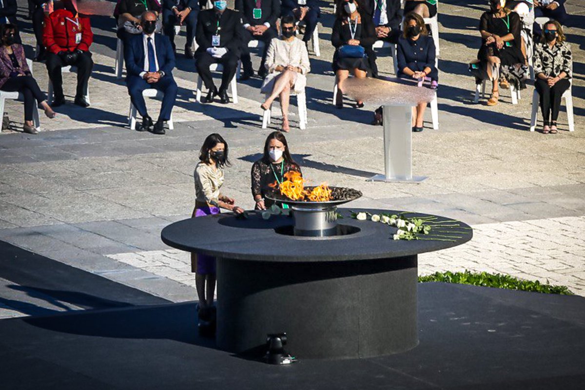 👉 El homenaje de Estado a las víctimas del coronavirus y de reconocimiento a la sociedad presidido por los Reyes esta mañana ha contado con una representación del <a href="/Senadoesp/">Senado de España</a> 📄ow.ly/WdQa50AzVgH