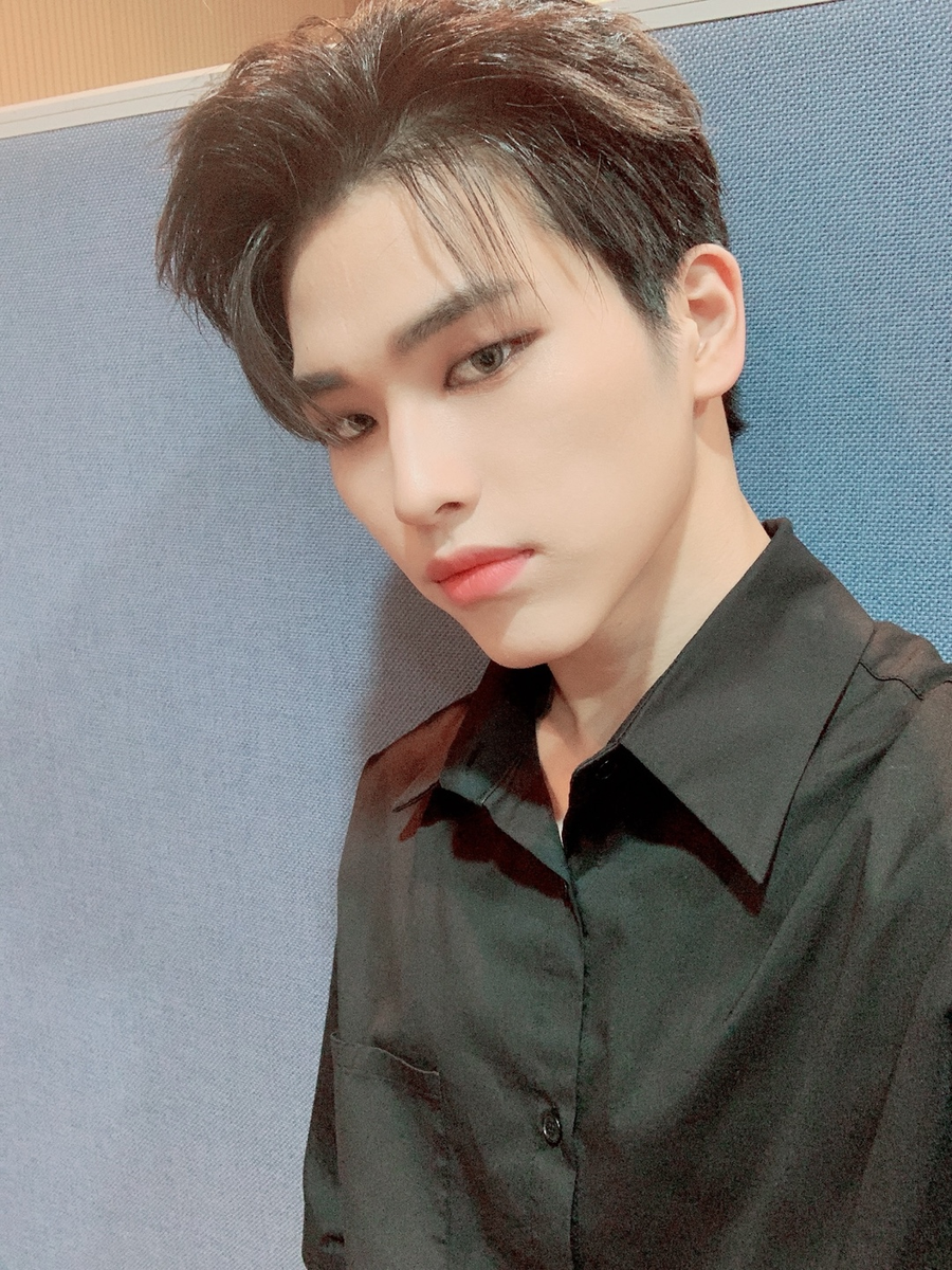 1the9__official's tweet photo. [#이승환]
8개월 만에 무대에서 만나는 원더나인 잘 보셨나요~~😆 오랜만의 무대라 그런지 쪼금 긴장한 모습이 보였지만...
역시 성장해나가며 더 멋진 무대 보여드리도록 하겠습니다!!❣

#원더나인 #1THE9
#LEESEUNGHWAN 
#TurnOver #BadGuy https://t.co/lAL9Giaj0b