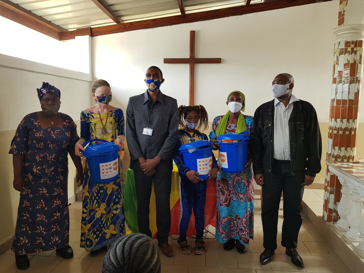UNFPA Congo. Remise de kits dignité à 25 femmes et filles victimes de violences basées sur le genre recensées par l'initiative Liloba qui gère une cellule d'écoute.