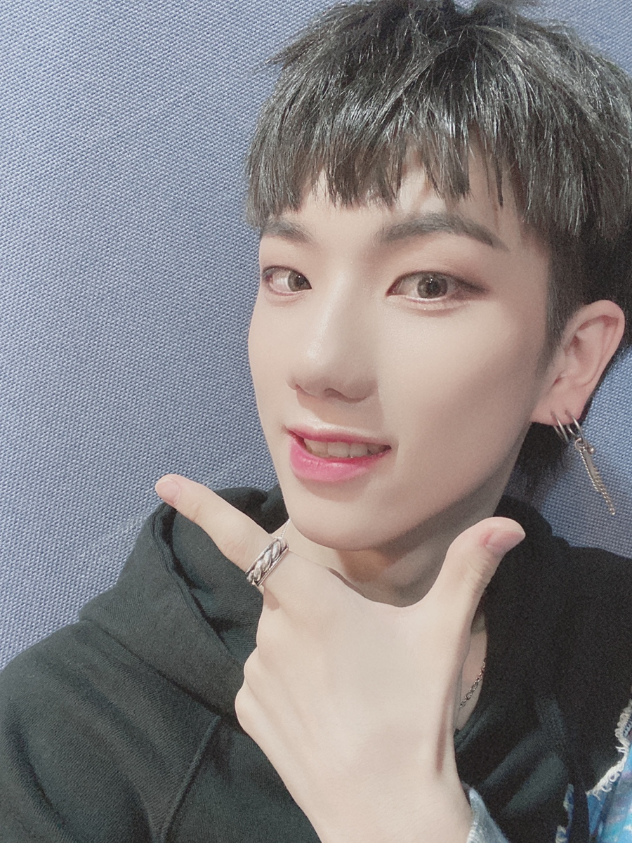 1the9__official's tweet photo. [#전도염]
오랜만에 무대해서 긴장도 되고 떨렸는데!
응원해 주시는 원더랜드 여러분 생각하니 힘이 나네요!
항상 감사하고 멋진 무대 많이 보여드릴게요!!😁🥰

#원더나인 #1THE9
#JEONDOYUM
#TurnOver #BadGuy https://t.co/T1h1uk4ra4