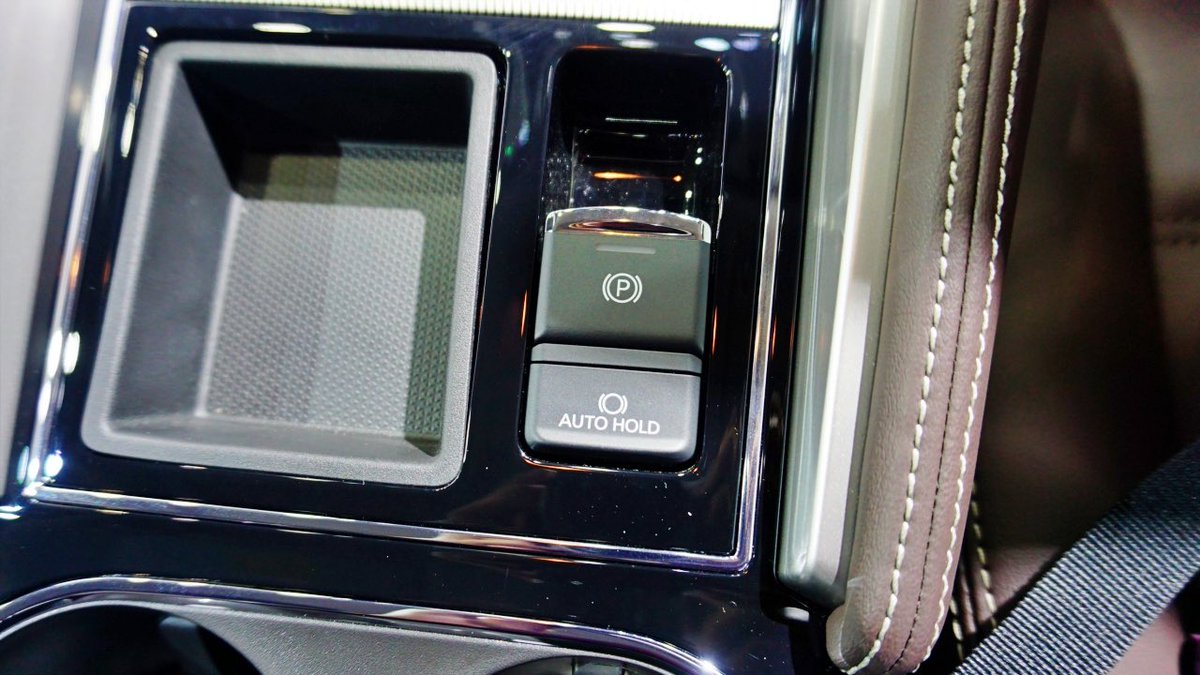 個性的な車を偏見で紹介するbot 三菱パジェロスポーツ エリートエディション タイのバンコクモーターショーにて マジかっこ良い 2 4ディーゼル 8at スーパーセレクト4wd 7人乗り 電動ブレーキ ブレーキホールドて神か デリカとの関係もあるから5人乗り