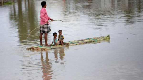GoswamiUdipta's tweet photo. Tea of Assam is India's.
Oil of Assam is India's. 
Coal of Assam is India's. 
Rice of Assam is India's. 

Then why not the problems of Assam belong to India? 

Assam is drowning. Assam needs help. Assam matters.

#NorthEastMatters
#AssamFloods https://t.co/6eLvFYsROI
