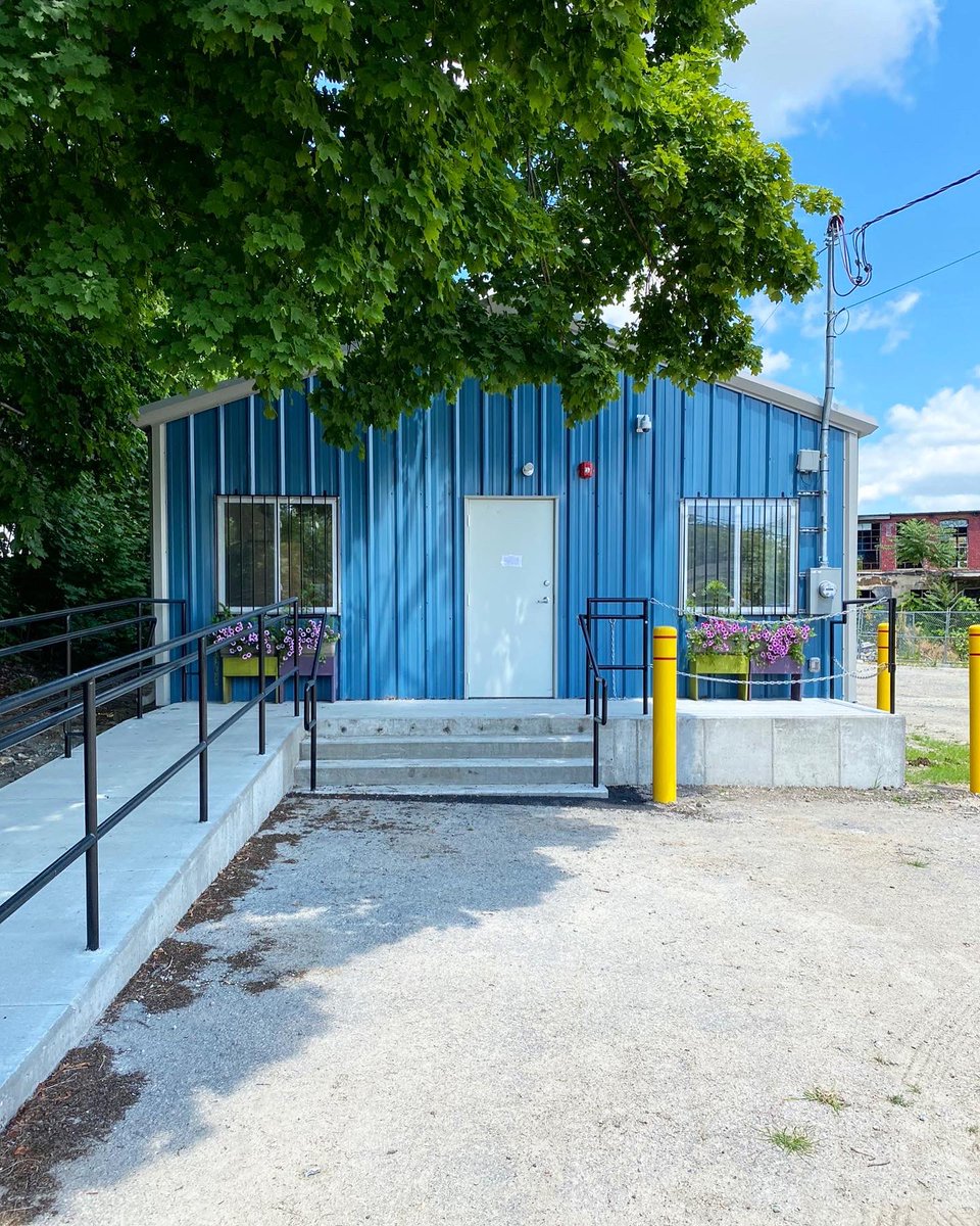 WhatCheerFarm's tweet photo. The barn looking beautiful thanks to new flower boxes from Rose and new windows that can no longer be shot out by BB guns. We are excited for our volunteers to safely enjoy this building as much as we do!
#whatcheerflowerfarm #flowerfarm #barn #underconstruction #bluebarn https://t.co/3FawHCBvvk