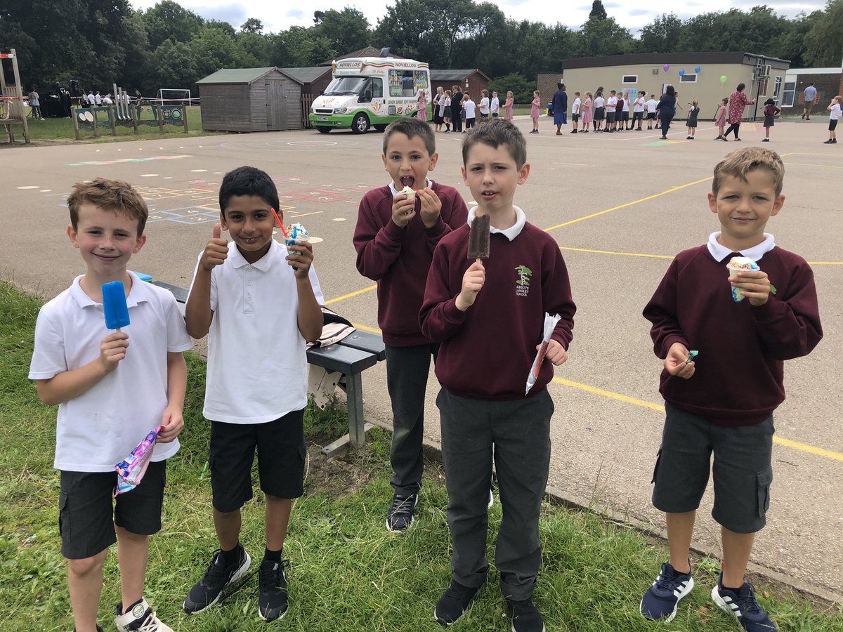 Enjoying an ice cream on the field! 🍦