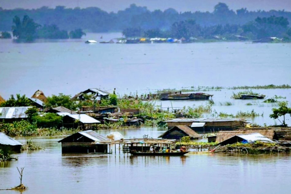 Adnan_yolo's tweet photo. Massa kariw Raai,
Assam ti chow Jaai.

#NorthEastMatters #AssamFloods
@SociallyBlog  @CampaignYolo 
@Sarvahitey_NGO @CMOfficeAssam @MoHFW_INDIA @ndtv https://t.co/A52pDMuCaC
