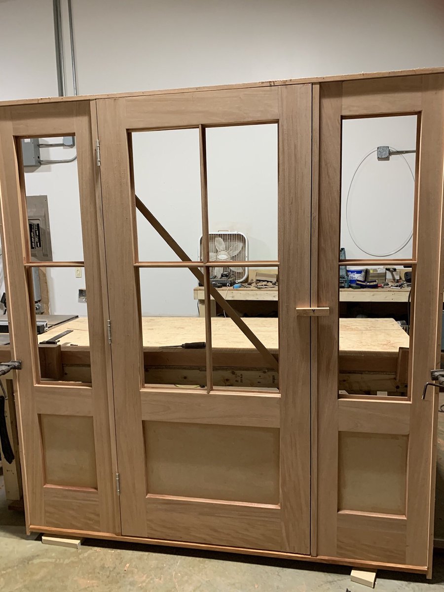 C_finehomes's tweet photo. We love making custom entryway doors for our projects. We feel this door compliments the architectural details of the house beautifully. #CapeCod #customdoors #homesweethome https://t.co/rkSLRxKlRR