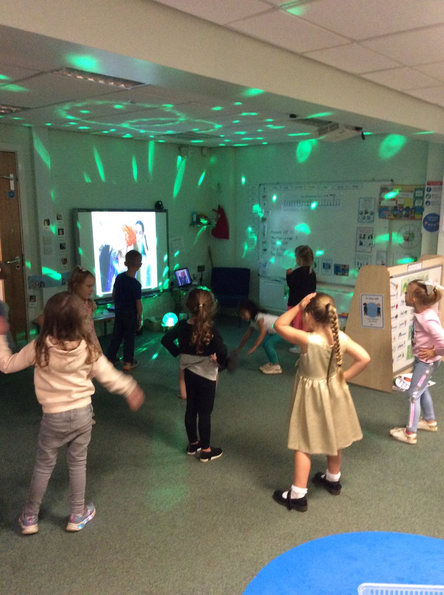 RectorySchool's tweet photo. End of year disco for the Early Years bubble, followed by treats, treats and more treats 👏👏😁#creatingmemories #socialdistancing #eyfs2020 https://t.co/fuaTJAwBJ0