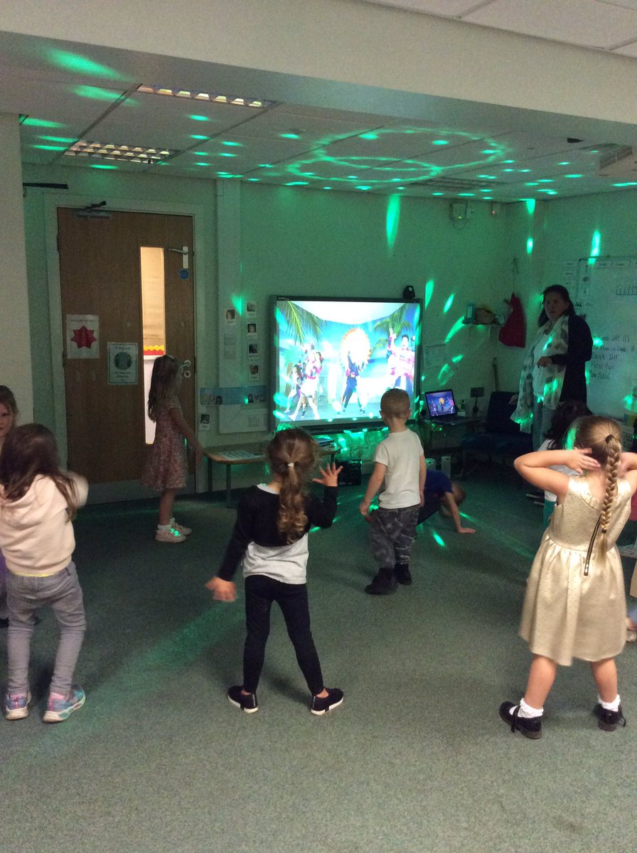 RectorySchool's tweet photo. End of year disco for the Early Years bubble, followed by treats, treats and more treats 👏👏😁#creatingmemories #socialdistancing #eyfs2020 https://t.co/fuaTJAwBJ0