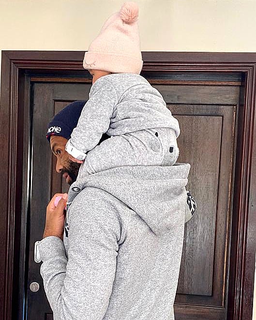 IIKHUNE_32_16's tweet photo. A good father will leave his imprint on his daughter for the rest of her life. I AM THAT FATHER ❤️ #BabyZee/Amo 💞🌹 https://t.co/OOZuWeC35p