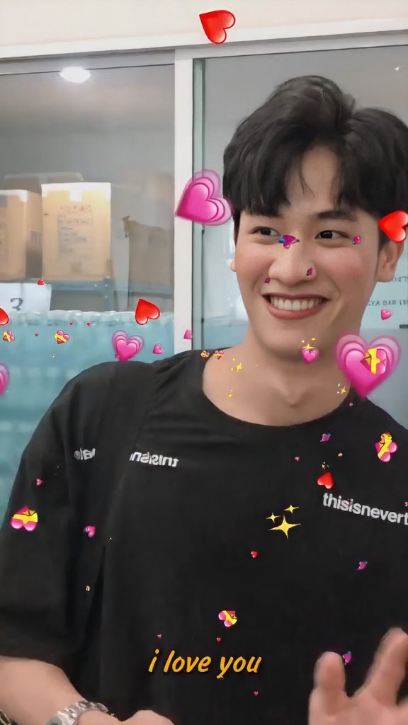 ElwingLeeee's tweet photo. sweet sky💙💕 @Tawan_V #tt_skygallery https://t.co/P9ty11U7ME