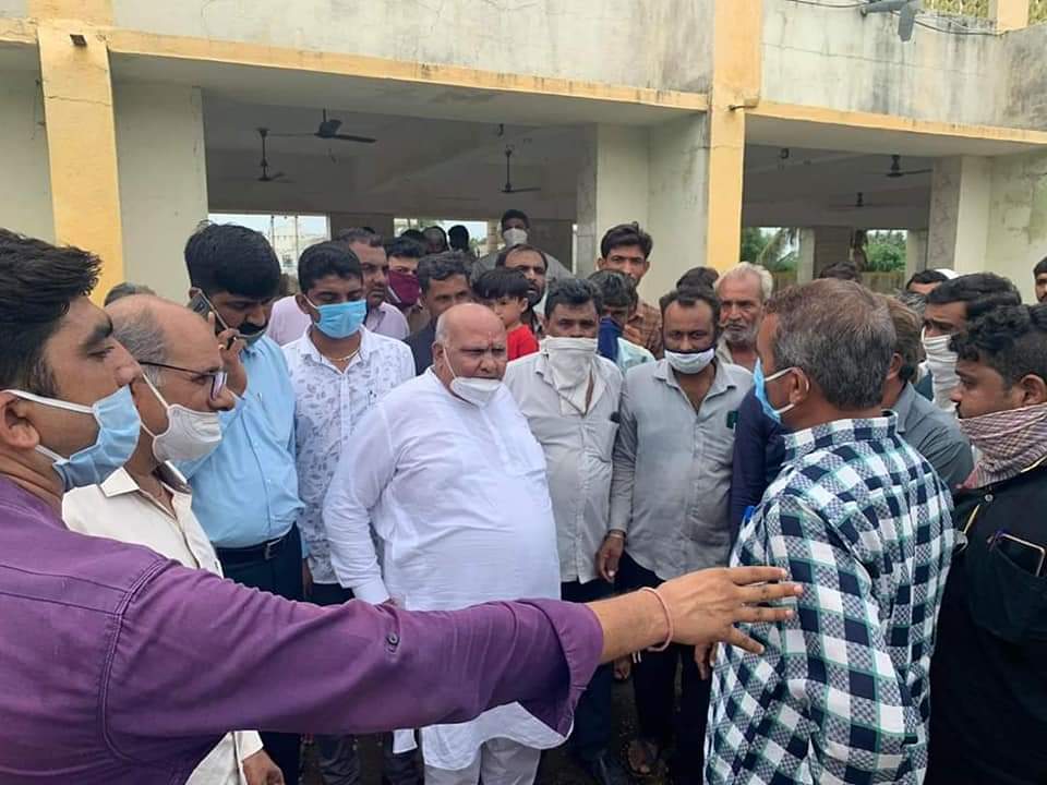 gujpop's tweet photo. આજ રોજ પોરબંદર વિસ્તારના સંસદ સભ્યશ્રી રમેશભાઈ ધડુક સાથે ભોરાસર સીમ શાળા - રાણાવાવના રસ્તા બાબતે સમગ્ર શાળા વ્યવસ્થાપન સમિતિ સાથે મુલાકાત લીધી..સાથે #4200Gujarat ગ્રેડ પે બાબતે પણ વાત કરેલ છે.
@4200gujarat1 
@4200Gujarat2 
આભાર શ્રી
@RameshDhadukMP સાહેબ
@CMOGuj
@imBhupendrasinh https://t.co/Hi6mkfvfvh