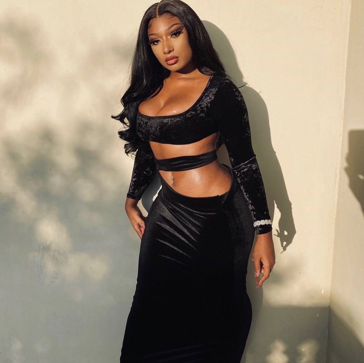 StyleemixC's tweet photo. Today we are throwing it back to the recently concluded @bet awards where black outfits seemed to be the order of the day🖤🖤

On the scale of 1-10 rate these looks 😁

#styleemix #betawards #tbt #fashion #style https://t.co/nVSco1meKz