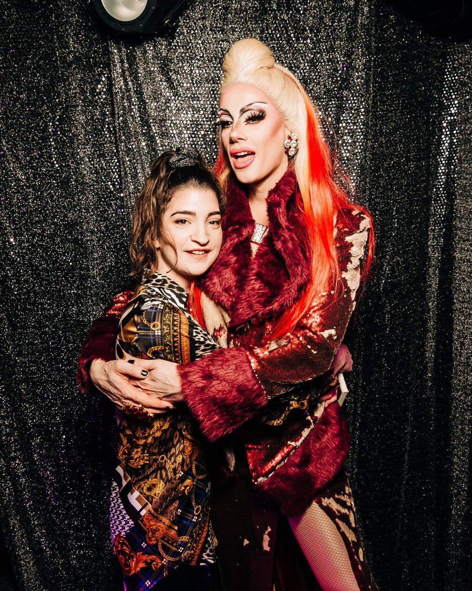 freya_such's tweet image. I miss seeing shows 🥺 😢. I can’t wait to see my Faves soon hopefully on the Tour’s , when Miss Rona decides to go 😂😂 #PleaseGo @CherylHoleQueen @Divinadecampo @ChipShopBird @THEVIVIENNEUK 💖💖💖💖