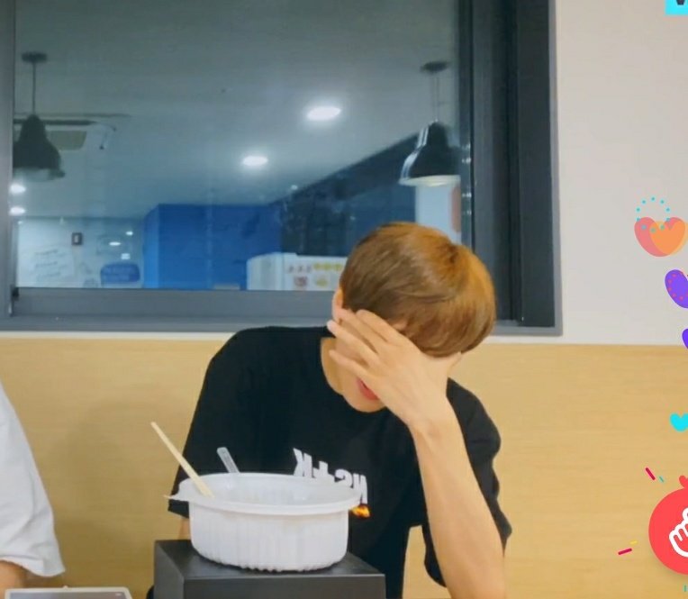 10TIONsUP's tweet photo. just yein wanting gyujin to shut up and being shy 😂👌 https://t.co/O60UymqgeN