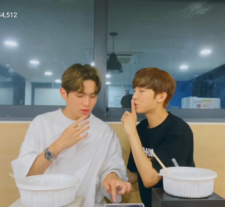 10TIONsUP's tweet photo. just yein wanting gyujin to shut up and being shy 😂👌 https://t.co/O60UymqgeN