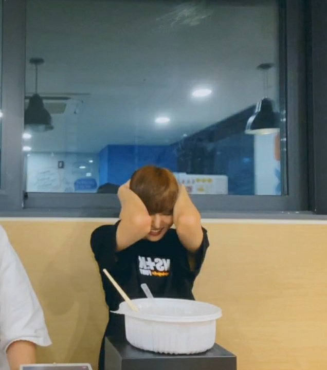 10TIONsUP's tweet photo. just yein wanting gyujin to shut up and being shy 😂👌 https://t.co/O60UymqgeN