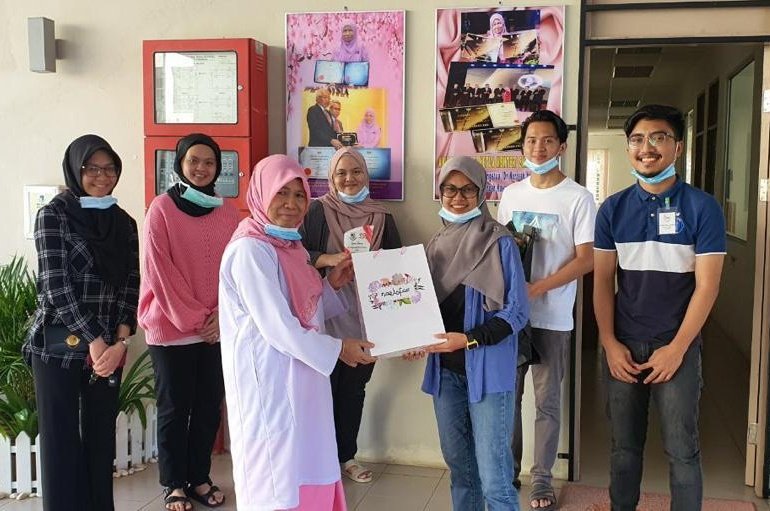 1115Infinitus's tweet photo. Congratulations, Bonda for the new placement at Sekolah Tun Fatimah, Johor! ✨ Thank you for your guidance throughout the years ❤️ We hope to see you again. We love you! 🥰 https://t.co/xKEcZknea1