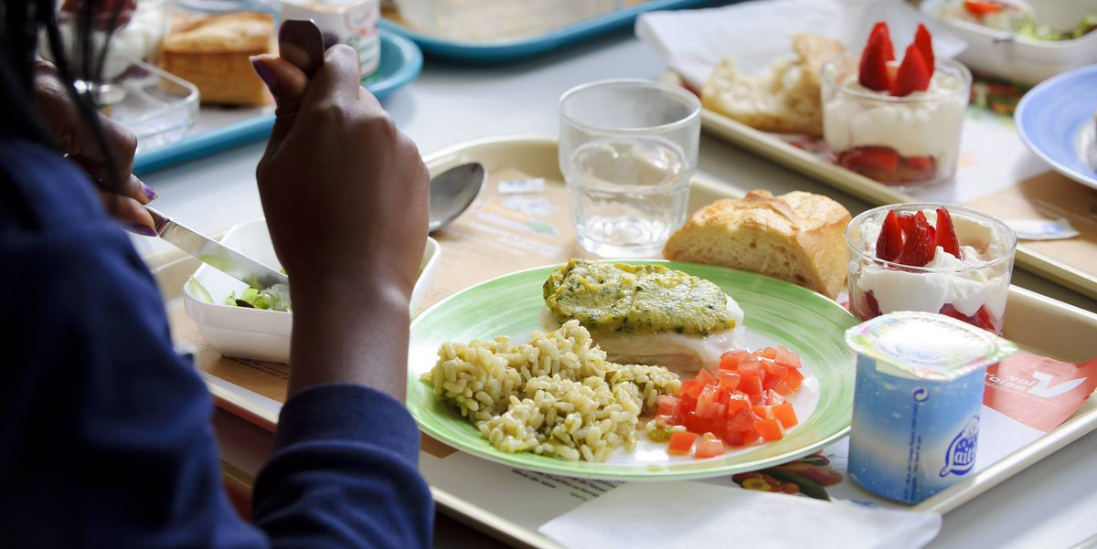 valdoise's tweet photo. #RestaurationScolaire 🍽
Le @valdoise continue à aider les familles et à œuvrer pour que la pause du midi reste un moment de plaisir pour tous, grâce au dispositif Rest’O Collège ! Inscrivez-vous et calculez votre aide à la restauration scolaire 🍏🥛➡️ https://t.co/TjH5vb4LyC https://t.co/U2dejgLcpW