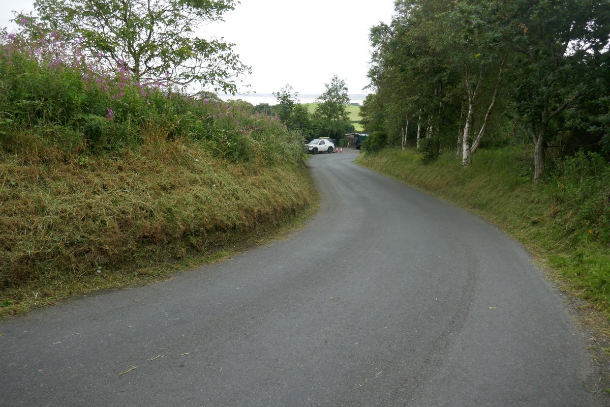 TheLengthsman's tweet photo. Lots of thanks and waves from drivers for improving their line of sight at this dangerous bend in #Beckside 
Even got a 👍 from the #Milkman who lives there 😊 https://t.co/zIVAdySOXO