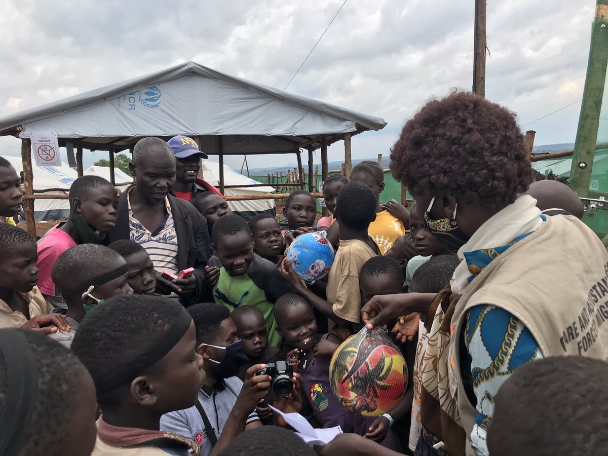 M_ShawnNicholas's tweet photo. Not only does photography allow one to express themselves, but it also helps bring focus to positive life experiences, enhances self-worth, &even reduces stress hormone cortisol. I had a photography session with new arrival refugee children from DRC in Zombo. It was exciting:) https://t.co/9g3KBXQEsK