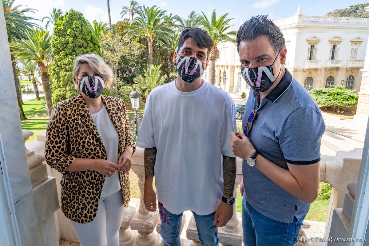 Noelia Arroyo recibe al dj cartagenero @TaaoKross 🎧🎶 ow.ly/tkvO50AzXMT