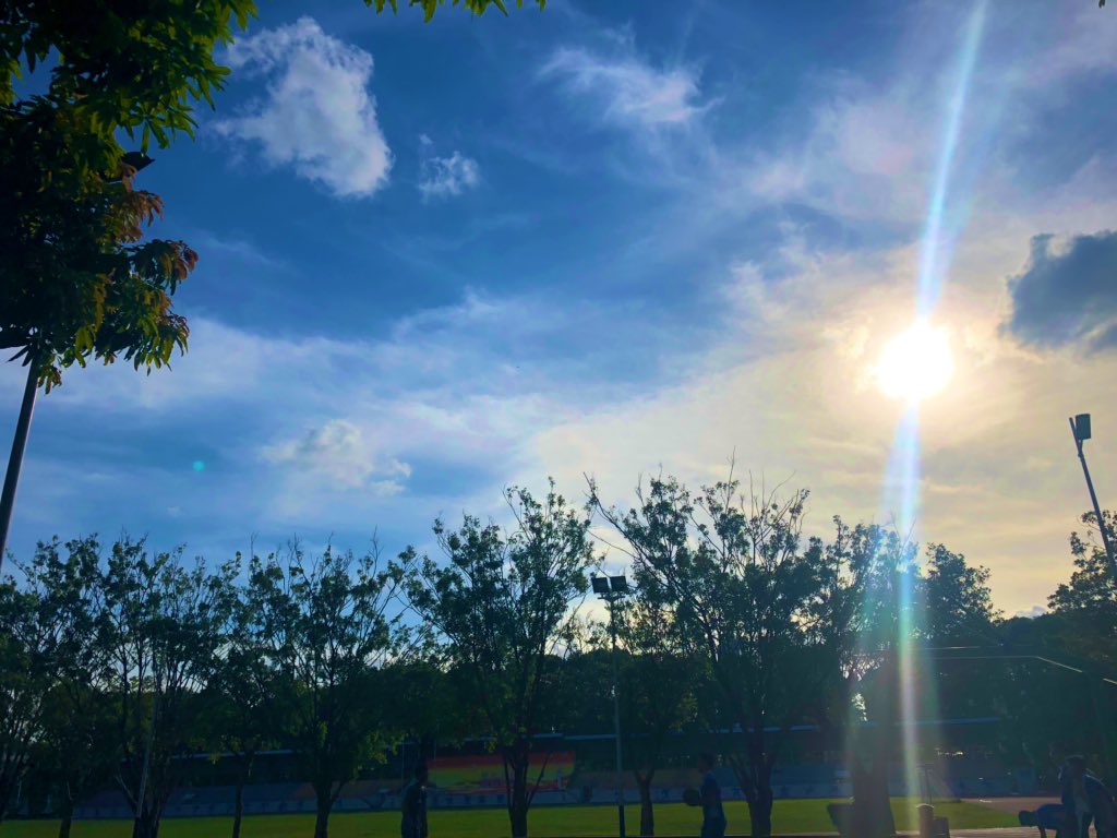 ElwingLeeee's tweet photo. brighter than the sun，charminger than the sky @Tawan_V 
 #ttskygallery https://t.co/1KXnNUL2or