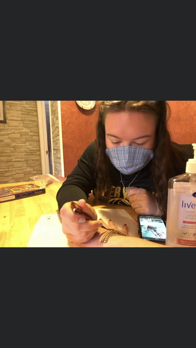 LakeMelvilleLab's tweet photo. Great to see one of our very talented students putting using her artistic side to good use! She was featured on Labrador Mornings Facebook page this morning too!! #LMSTitansPride #ShowcasingOurStudents https://t.co/yjqnE8FTBQ