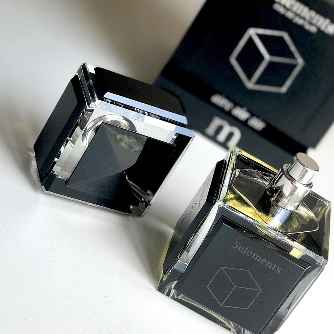 AdnarRobati's tweet image. #RamonMolvizar #5Elements Eau de Parfum for Men is a woody aromatic #fragrance with a variety of flavours and spices.
.
.
#nicheperfume #whitegold #nichefragrance #spanishheritage #abujaluxury #weloveluxury #adnarrobatiluxury