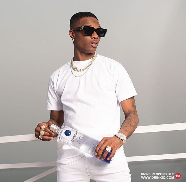 Freakie___'s tweet photo. WORLD MACHALA'S DAY🌍🚀💫
We don dey #SMILE wizzy 💨��💨
More blessings ✊🙌 @wizkidayo #MadeInLagosAlbum #SMILE #WIZKIDFC #WizkidDay https://t.co/EywrbRSN0p