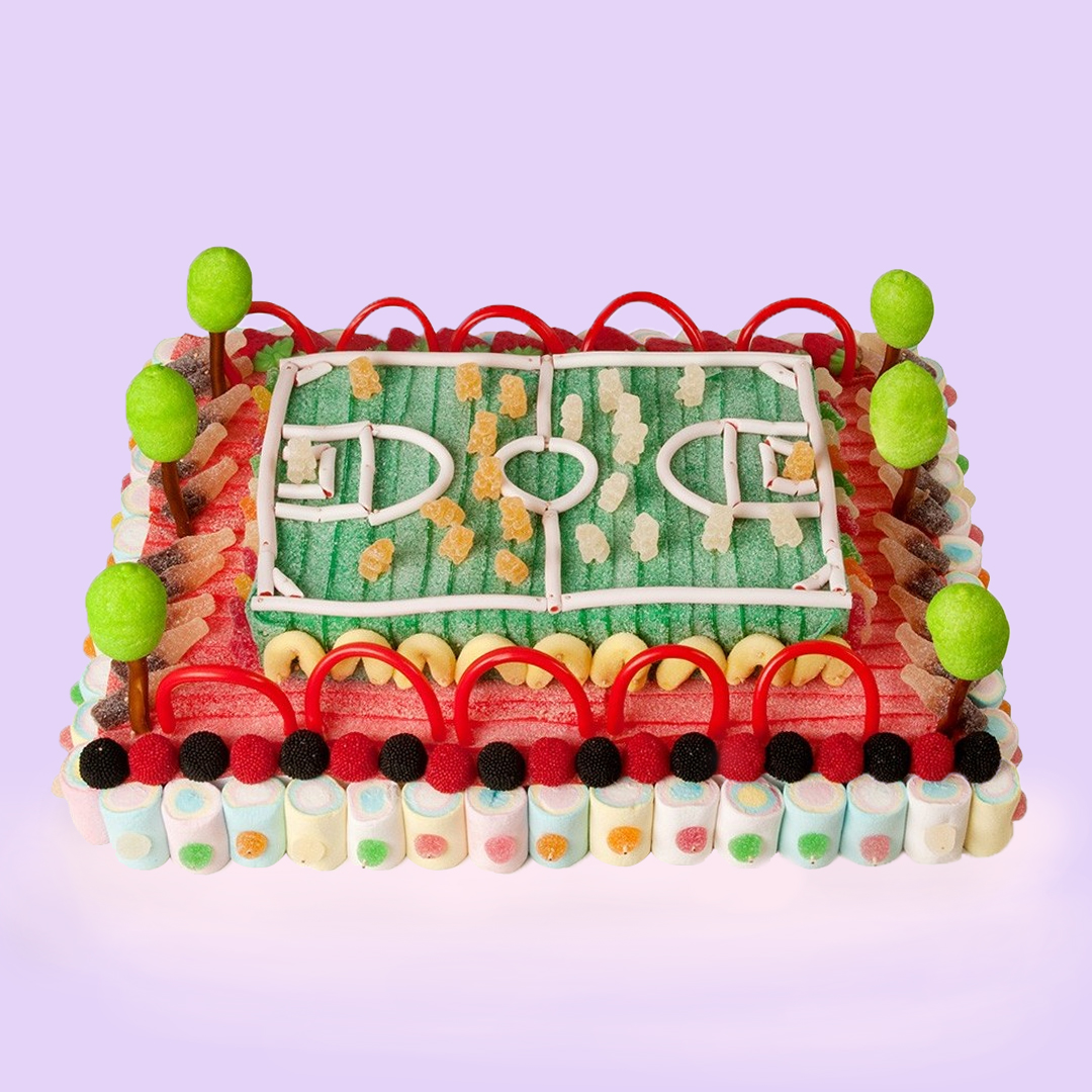 tartachuchescom's tweet photo. ¿Ya sabes a quién le encantaría esta tarta de chuches con forma de campo de fútbol? 🤔😀😀 https://t.co/t7mHkohi9n