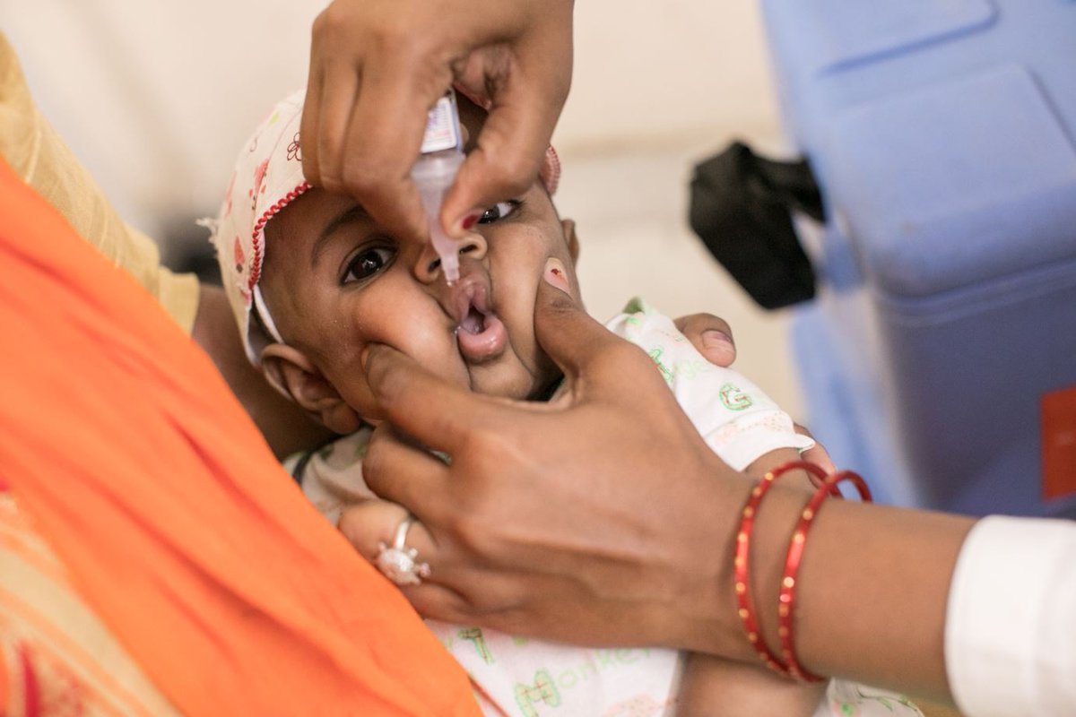 RotaryBrasil's tweet photo. A OMS e o Unicef deram alerta para uma queda de vacinação no mundo devido à #Covid19. Não deixe de vacinar suas crianças! No Brasil, as vacinas obrigatórias, incluindo a da #pólio, estão disponíveis gratuitamente em toda a rede do SUS. Leia mais aqui https://t.co/AF3MclbBkr. https://t.co/iW6RfmK0yx