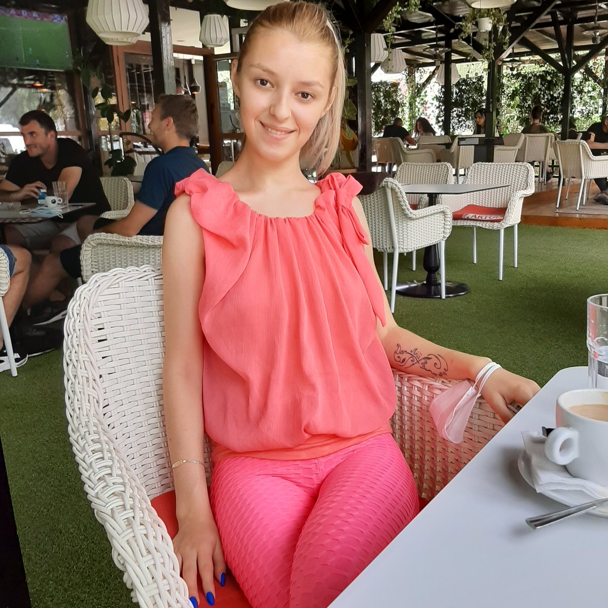 Danamily2's tweet photo. #FotografieDeProfilNouă https://t.co/ngRVfhc7DG