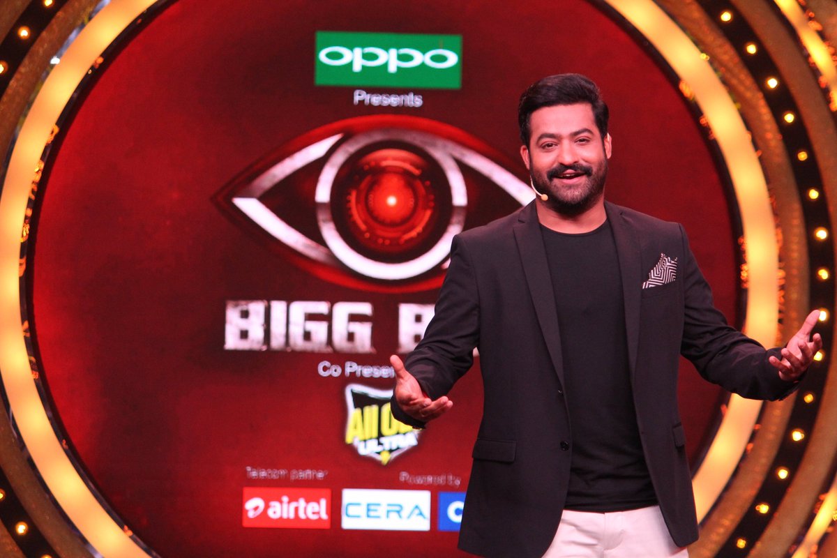 worldNTRfans's tweet photo. ఎందరో మహానుభావులు అందరికి మీ NTR వందనాలు అంటూ బుల్లితెరపై 
మన @tarak9999 అన్న చేసిన సందడికి 
నేటితో 3 ఏళ్ళు 💪🏼😎👍🏽

NTR లోని చాలా మంది కి తెలియని ఓ కొత్త కోణాన్ని BIGGBOSS షో ద్వారా తెలుగు ప్రజలు
��ందరూ ఆస్వాదించేలా చేసిన షో 
TRP లో ఓ సంచలనం సృష్టించాడు NTR 

#3YearsOfNTRsBiggBoss https://t.co/z1V8VzBb2K