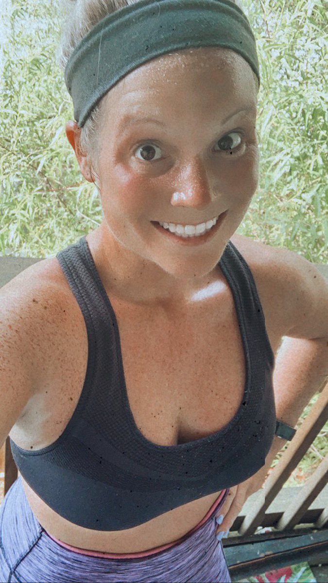 __KerryLyn130's tweet photo. I almost turned back over when my alarm went off but used sitting on the beach as my reward. 💪🏻👊🏻 #LesMills #BodyCombat82 https://t.co/Vr7REIjcxv