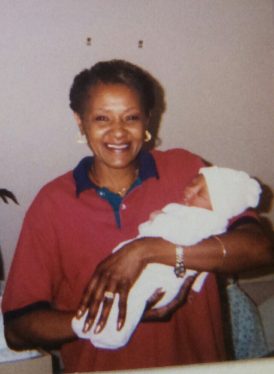callmevtho's tweet photo. Happy birthday Mama👑 It really feels good to know that you will still cut a bihh for me!!!🤣🤣❤️❤️ #mamaslove #loveyou #mama https://t.co/wRpvSF0SyL