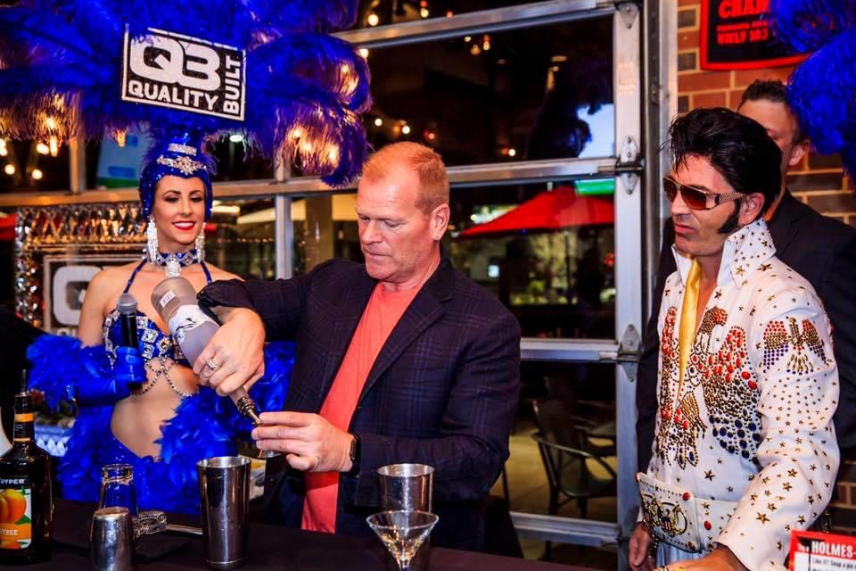 VegasEvents702's tweet photo. Elvis and showgirls at the builders show. After party at Gordon Biersch with Mike Holmes mixing signature cocktails.πΈπΈ #Showgirls #Elvis #LasVegas #MikeHolmes #VintageVegasEntertainment #VegasShowgirls #LisaLLyttle
Office: 702-772-6547 Website: https://t.co/xa9hWnTzyZ https://t.co/ndfTfshrv1
