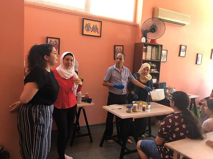 CyprusAware's tweet photo. "AWARE"informed them about the refugee in Cyprus
pupils had an opportunity to ask a refugee girl about her live in Cyprus.
3 introduced pupils to the Palestinian costume.
4.played together Palestinian games.
4. cooked"FALAFEL" together with assistant of Palestinian chefs. https://t.co/IAu52Zfae2