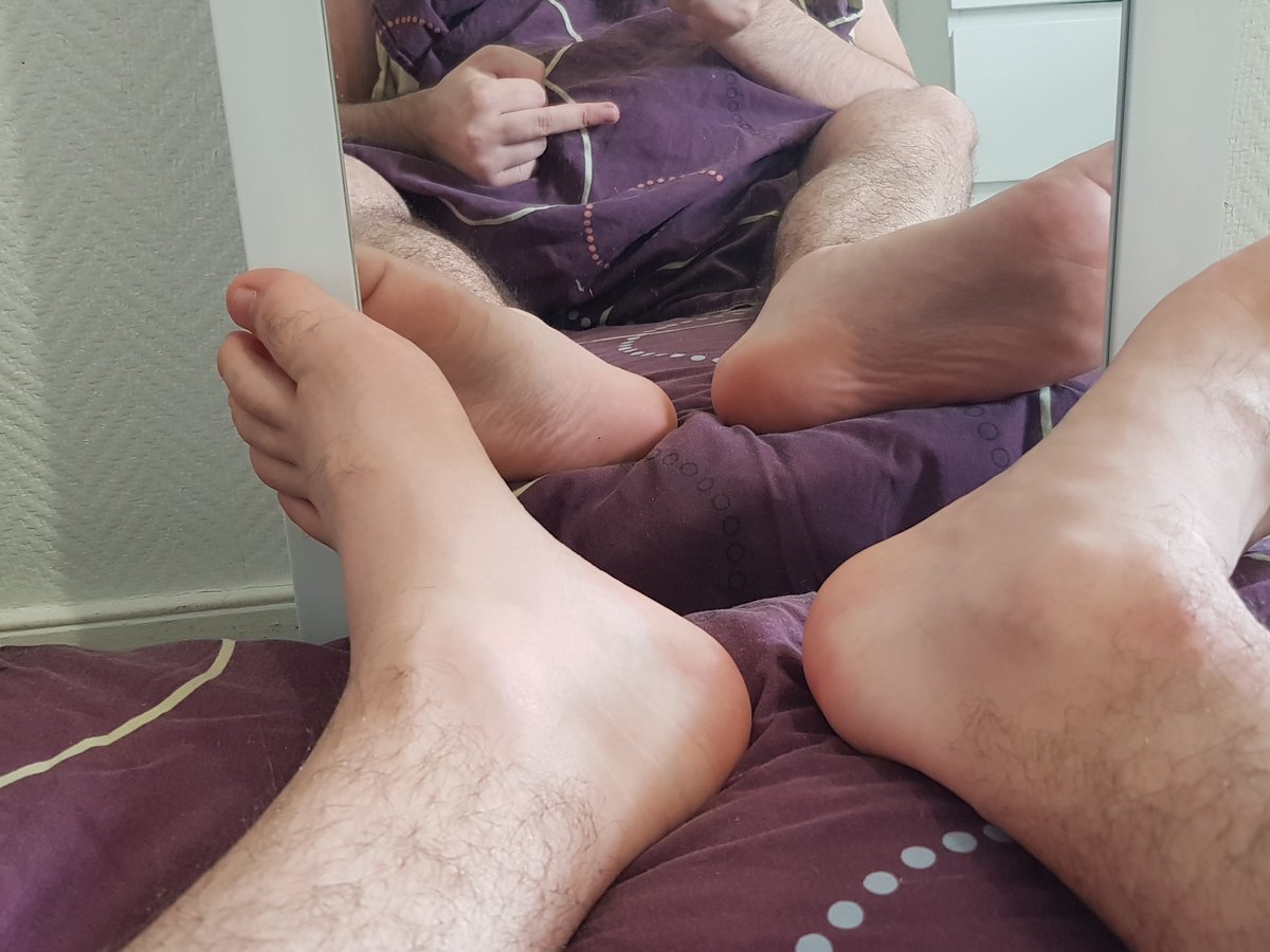 LuxureOf's tweet photo. Manque qu'une bonne chienne bien soumise pour me lécher les pieds, raque si ça t'intéresse d'être cette place 😈
#findom #feetworship #domination #master #moneyslave #alphamale #malefeet #alpha #cashmaster #cashslave #slave https://t.co/oMmtzCvVhg