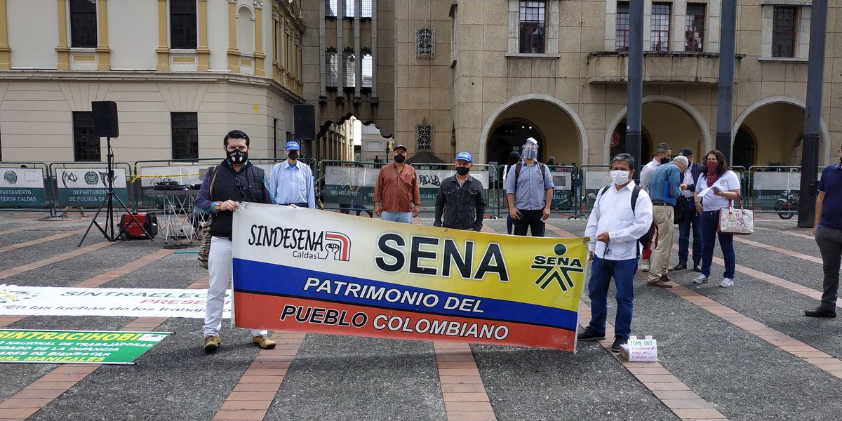 sindesenacaldas's tweet photo. #UribismoPrivatizadorDelSENA, el SENA es Formación Profesional Integral, no una fábrica de productos al servicio de terceros @IvanDuque, @EstradaCarlosM https://t.co/K1gUJAD7P3 https://t.co/ITc7ciDCjd