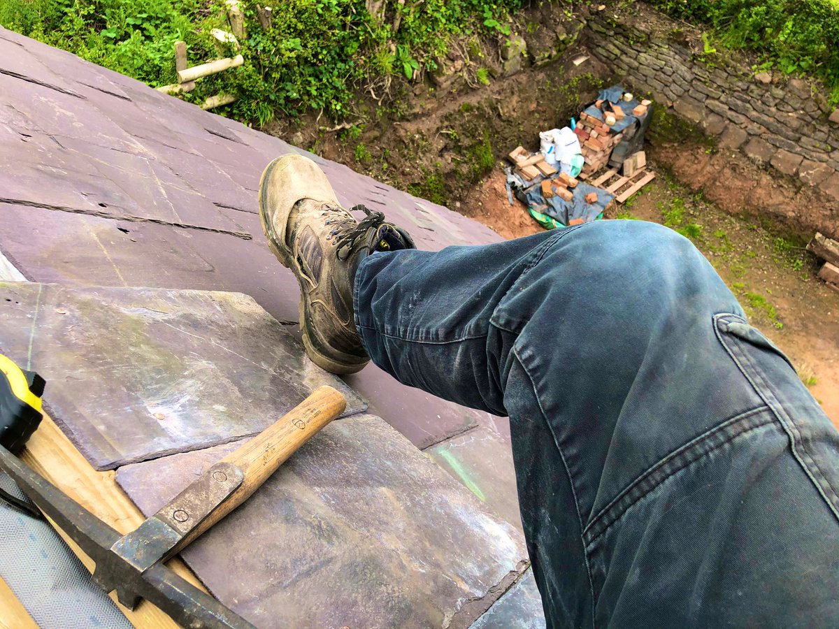 Derbi595's tweet photo. Not on top of the world, i am on top of my roofπππ#needaladder https://t.co/k8ciU07p8z