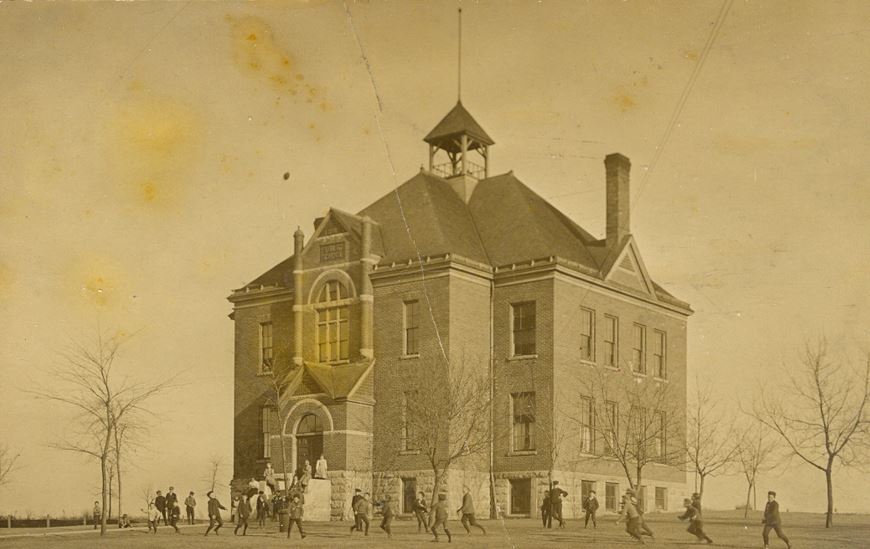 MontgomeryIL's tweet photo. Did you know the original Montgomery Elementary School was built in 1891. The present Nicholson Elementary, itself built in the 1950s and 1960s, replaced the Montgomery Elementary building on the same site. #ThrowBackThursday #PictureYourselfHere #MontgomeryIL https://t.co/hHpJAfAuii