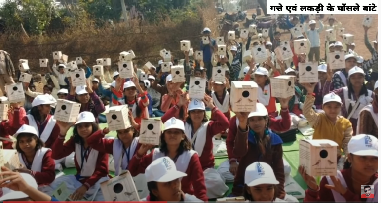 SaveBirdsOrgan1's tweet photo. The Organization Employing the marginal people to prepare Shelter and food. Also, we are spreading awareness to peoples. We have distributed 10,000+ Nest Box to students in various Schools and colleges. Please Donate a little contribution which will provide them a Home. https://t.co/a1eCw3jx1p