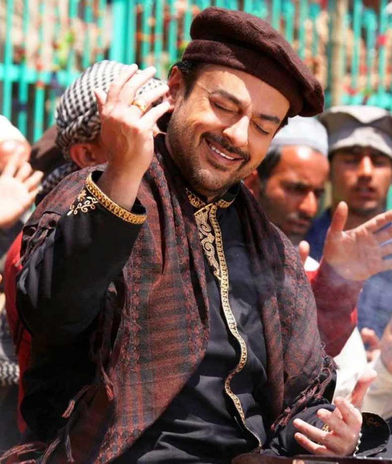 Superstar #SalmanKhan in & as #BajrangiBhaijaan in #KabirKhan's blockbuster with #KareenaKapoor @Harshaali032008 #NawazuddinSiddiqui #OmPuri #SharatSaxena @AdnanSamiLive(guest role)

@BeingSalmanKhan @kabirkhankk   

5 GLORIOUS YEARS OF BB