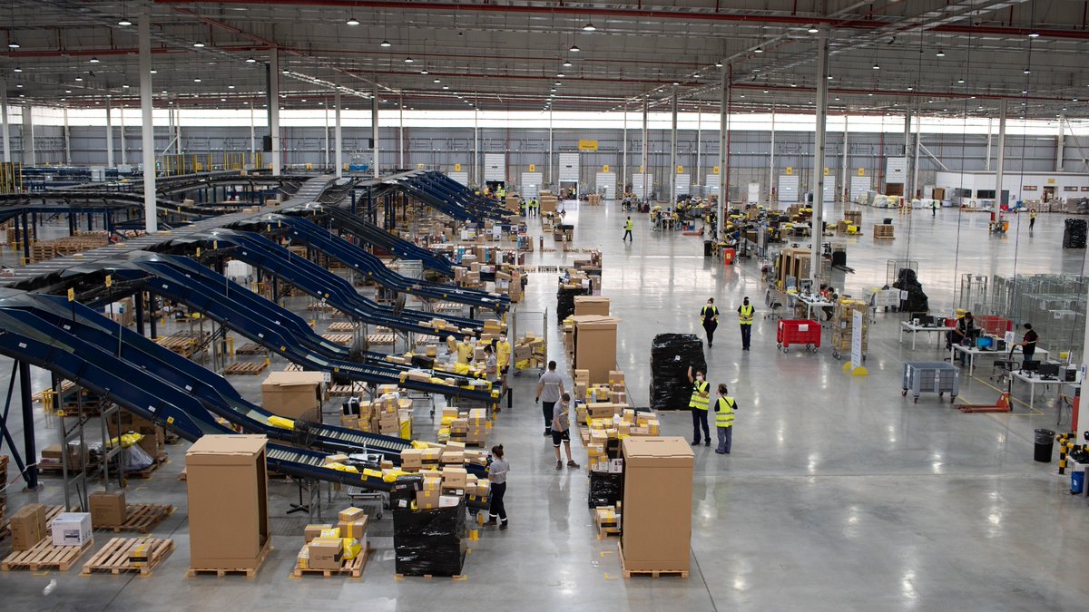 Mercado Libre al Twitter: "Este es uno de los Centros de Almacenamiento más nuevos. Es la planta de última generación que inauguramos el año pasado en el Mercado Central. Tiene 65 mil
