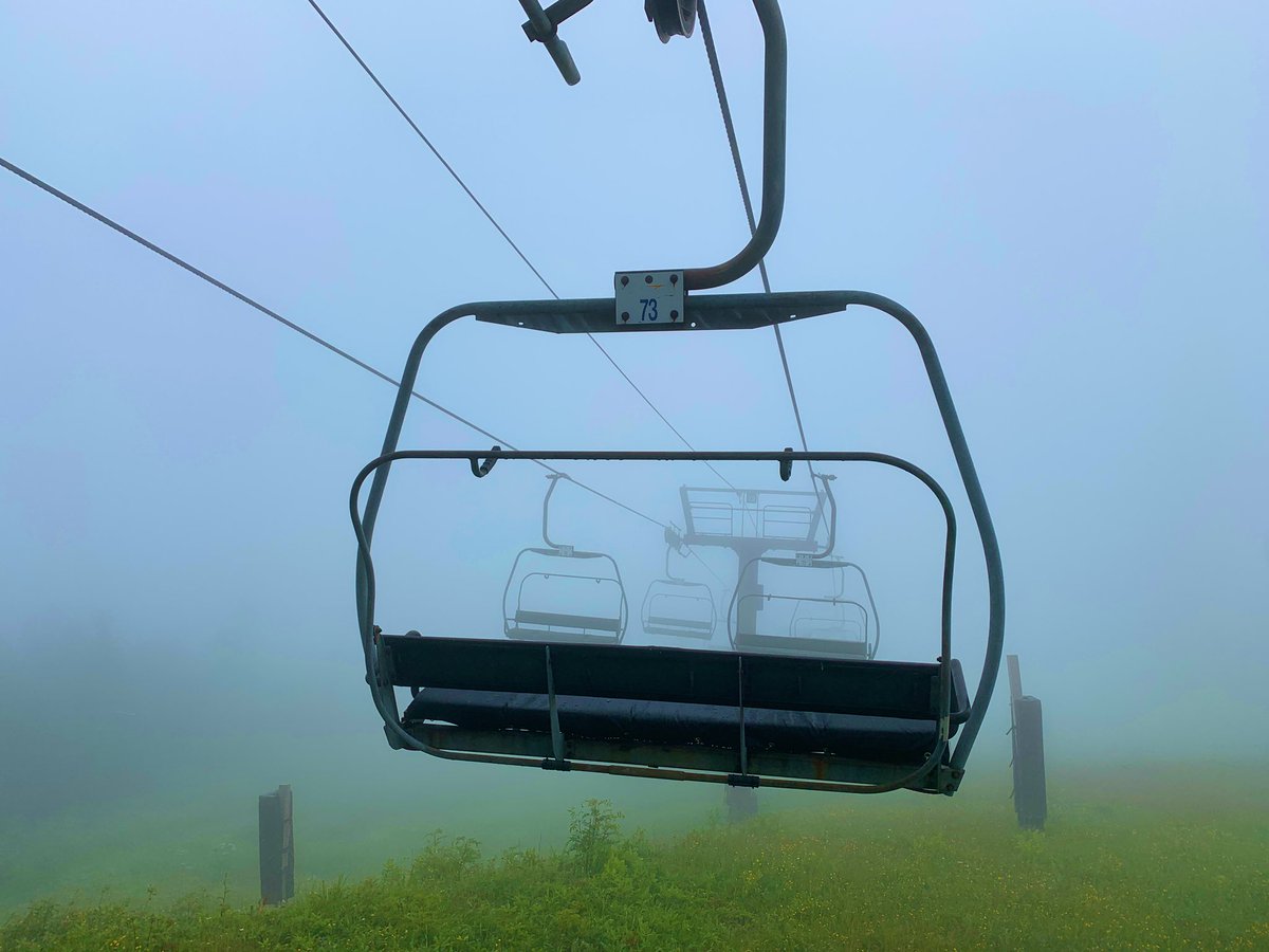 kachampney's tweet photo. Every view, even those not clear, can bring beauty to your day #mymountain #earlymorninghikes @KillingtonMtn #sunrise https://t.co/9yNpdnzSxt