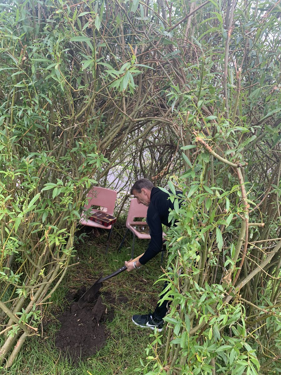 Finishing the term <a href="/StVincentsL12/">St. Vincent's School</a> by reflecting on the year and the new experiences we have all had. We have made a #timecapsule and buried it... I wonder who will find it in the future #LivingHistory #My2020Covid-19 #Timecapsule